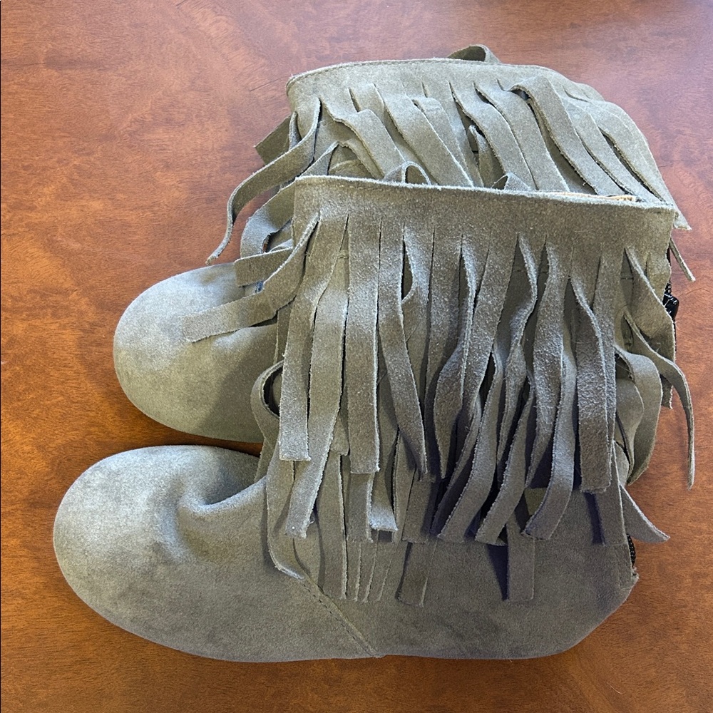 Monkey Feet Suede Fringe Kids Boots in Gray